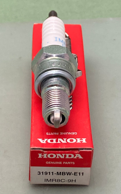 New Genuine Honda 31911-MBW-E11 Spark Plug IMR8C-9H