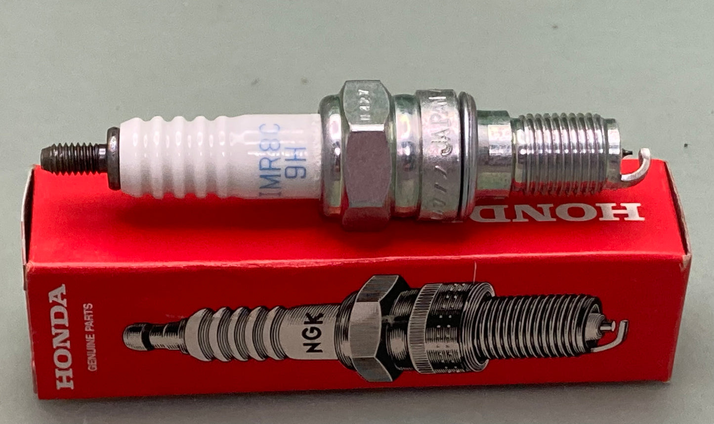 New Genuine Honda 31911-MBW-E11 Spark Plug IMR8C-9H