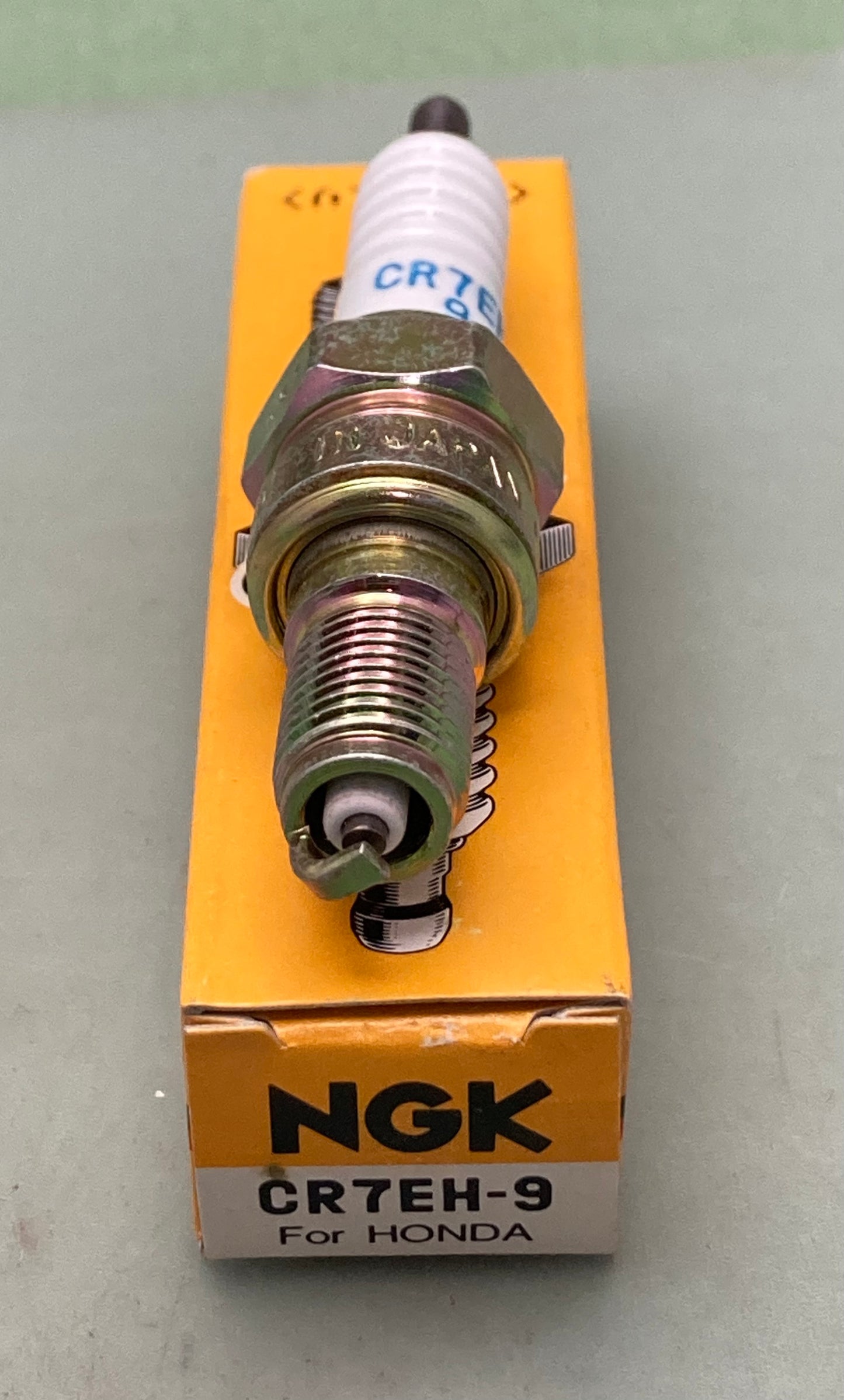 New Genuine NGK CR7EH-9 Spark Plug