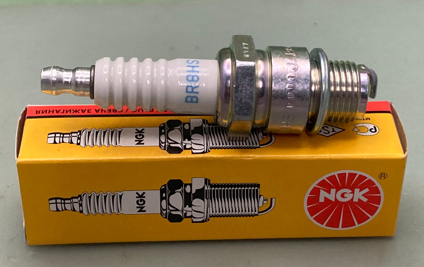 New Genuine NGK 4322 Spark Plug BR8HS
