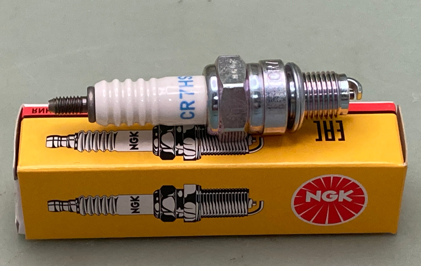 New Genuine NGK 4549 Spark Plug CR7HSA