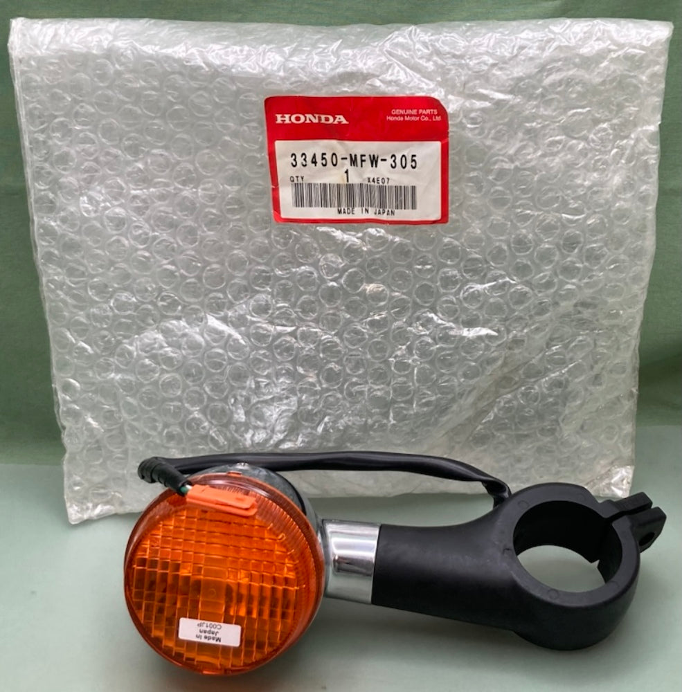 Honda 33450-MFW-305 Turn Signal Assembly L Fr New Genuine