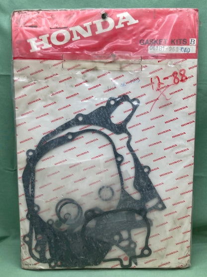 Honda 061B1-968-T10 Gasket Kit B New Genuine Incomplete kit see photos.