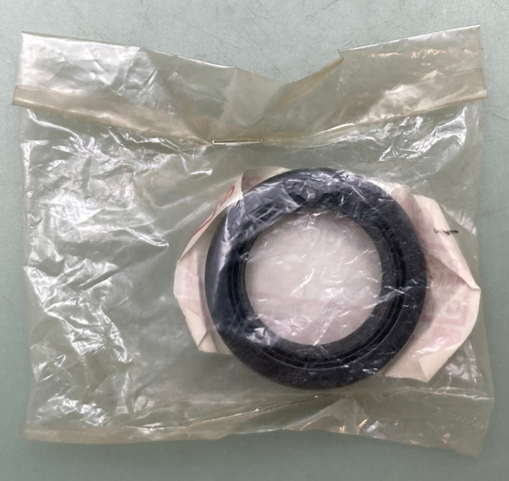 Kawasaki 44009-017 Oil Seal 92049-1075 New Genuine