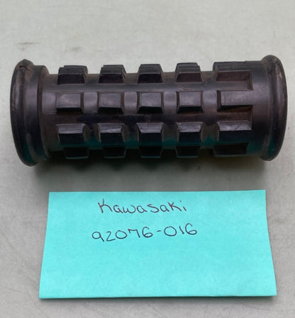 Kawasaki 92076-016 Rubber Rear Footrest New Replaces