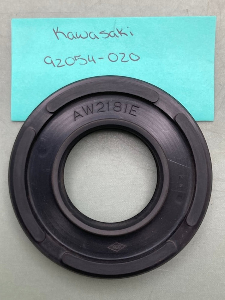 Kawasaki 92054-020 Oil Seal New Replaces
