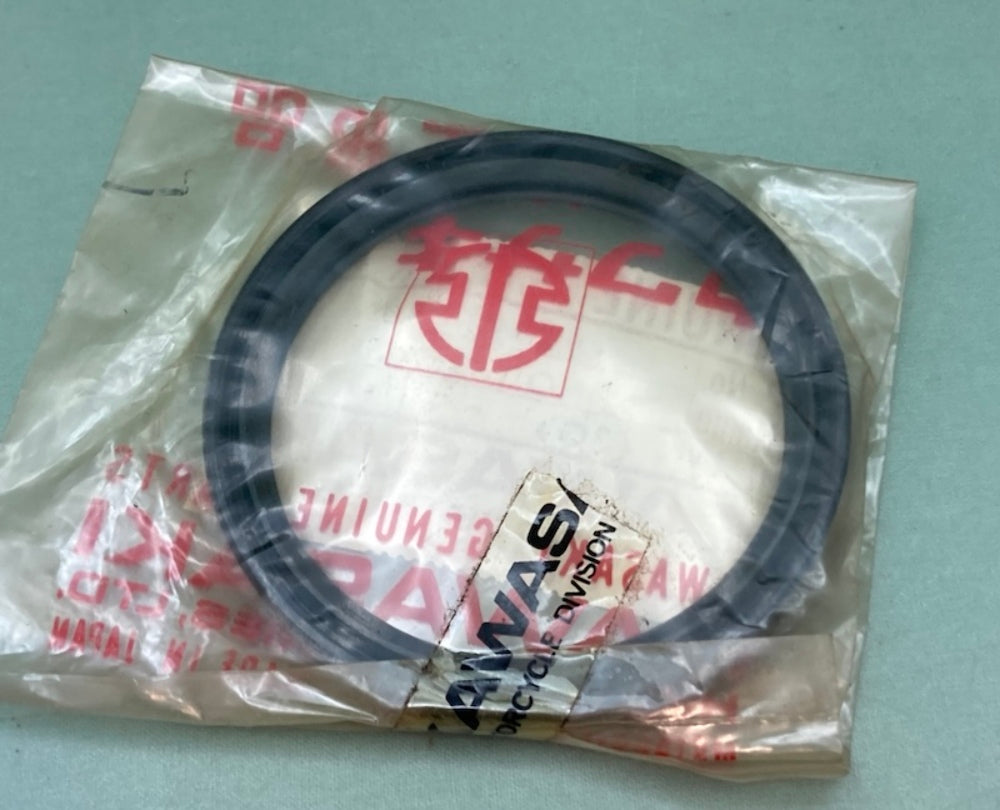 Kawasaki 92050-046 OIL SEAL New Genuine