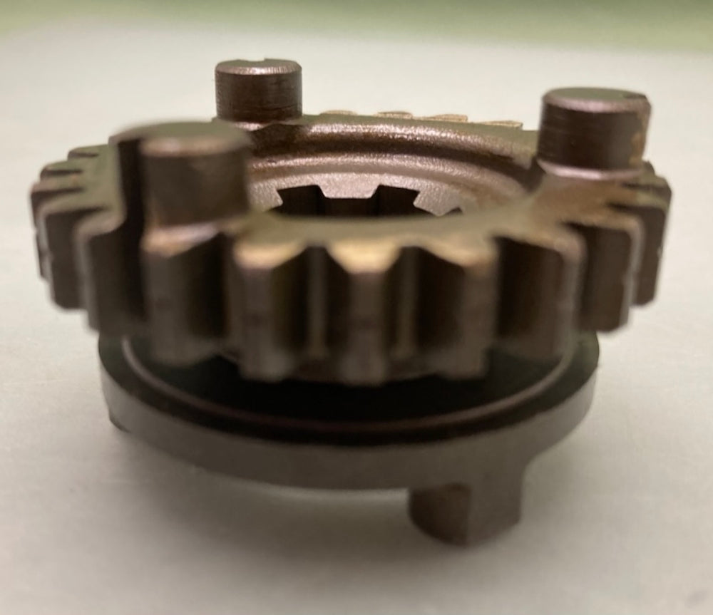 Kawasaki 13135-010 4TH GEAR OUTPUT SHAFT 24T New Genuine