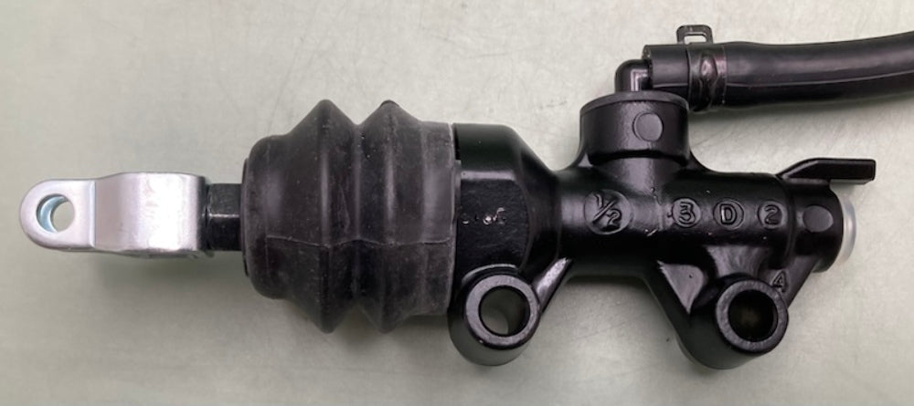 Harley Davidson 42521-07 MASTER CYLINDER AND RESERVOIR ASSEMBLY REAR New Genuine