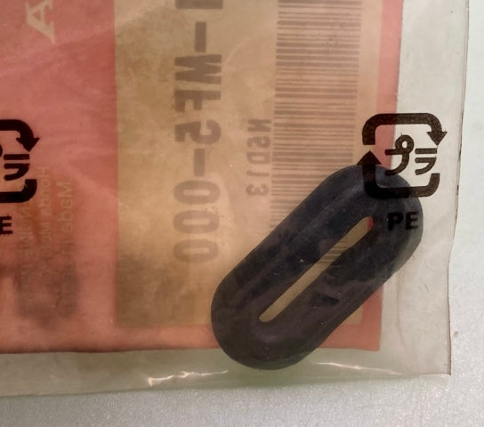 Qty 2 Honda 83601-MF5-000  Ascot Cover Grommet 1983-84 VT500 C Shadow VT500FT  New Genuine