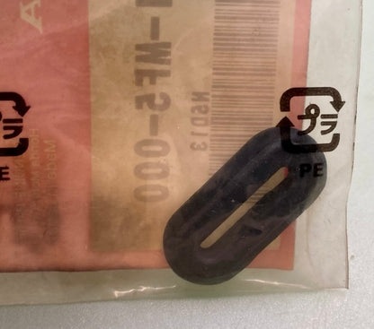 Qty 2 Honda 83601-MF5-000  Ascot Cover Grommet 1983-84 VT500 C Shadow VT500FT  New Genuine