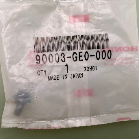 Qty 2 Honda 90003-GE0-000  Bolt, Rr., Fender New Genuine