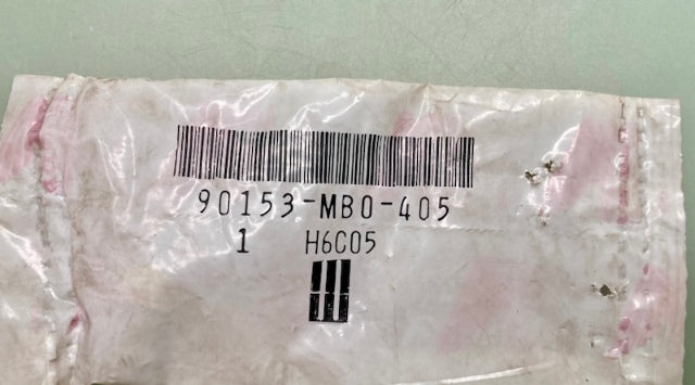 Honda 90153-MB0-405  Bolt, Socket, (8X17) New Genuine