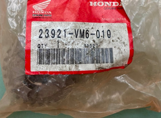Honda 23921-VM6-010 Gear (27T) New Genuine