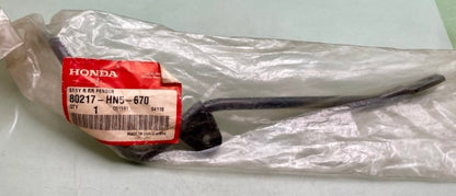 Honda 80217-HN5-670 Stay, R., Rr., Fender New Genuine