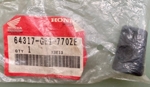 Honda 64317-GE1-770ZE  Pad, R., *Nh158r*, (Carbon, Gray) New Genuine