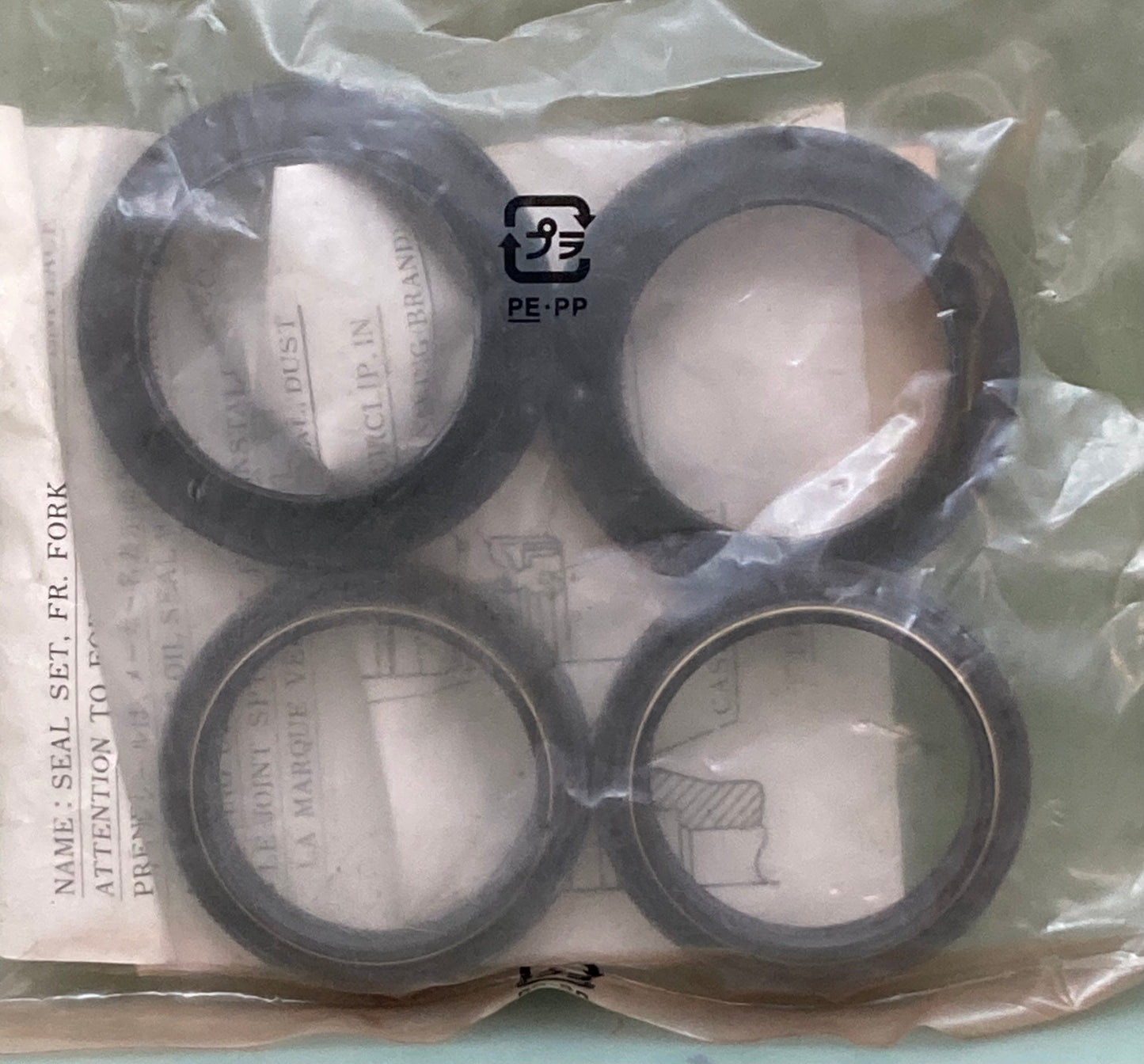 New Genuine Honda 51490-MCT-003 Fork Seal Dust Seal Kit