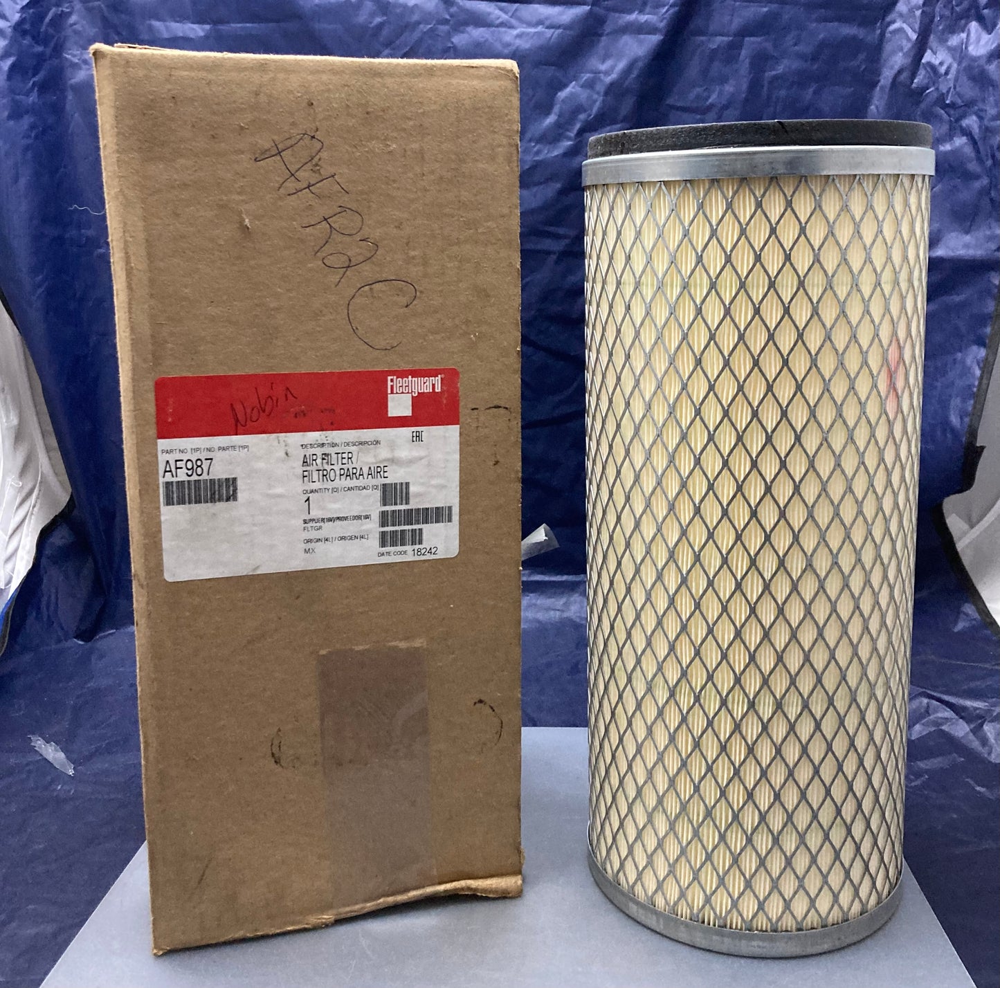 New Genuine Fleetguard AF987 Air Filter