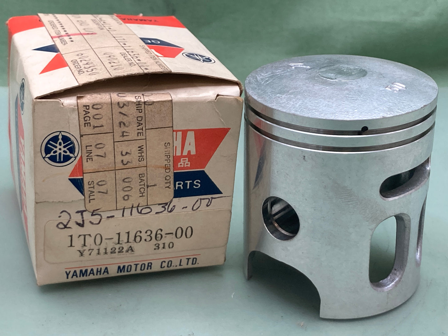 New Genuine Yamaha 1T0-11636-00 Piston 2nd O/S