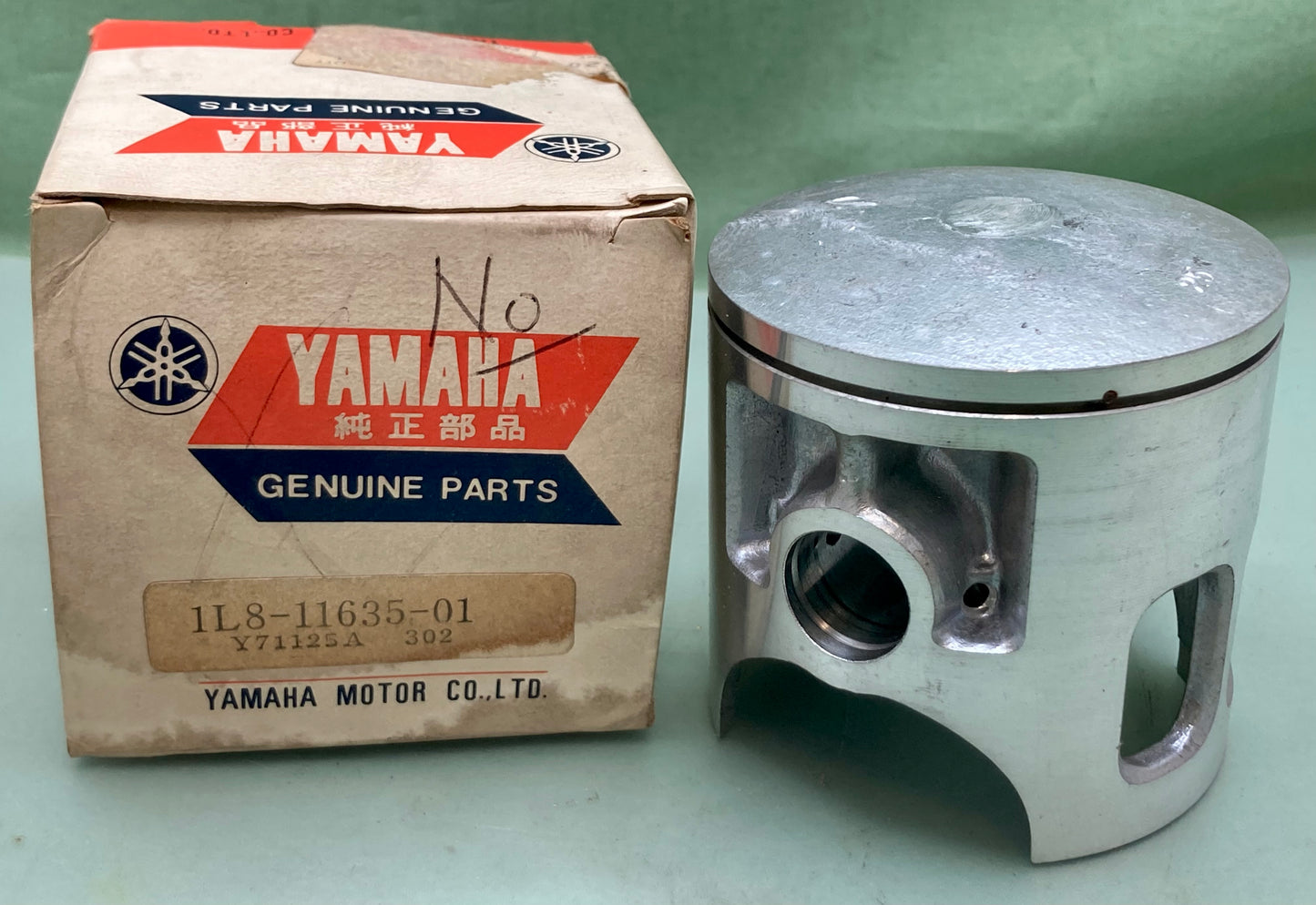 New Genuine Yamaha 1L8-11635-01 Piston
