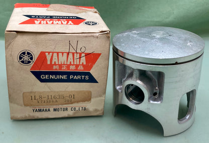 New Genuine Yamaha 1L8-11635-01 Piston