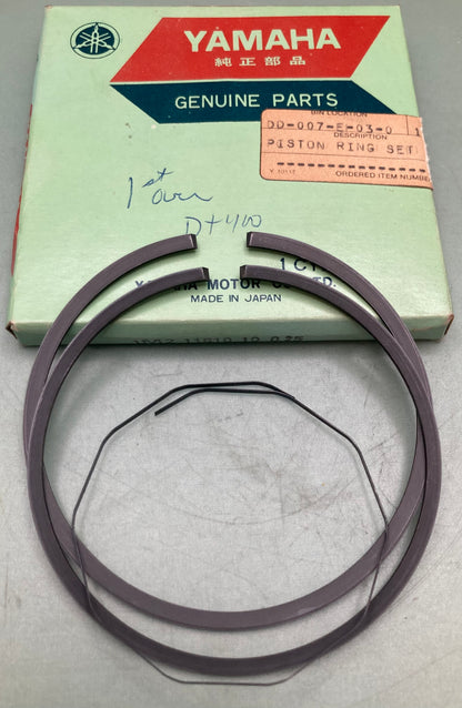 New Genuine Yamaha 1M2-11610-10 Piston Ring Set 0.25