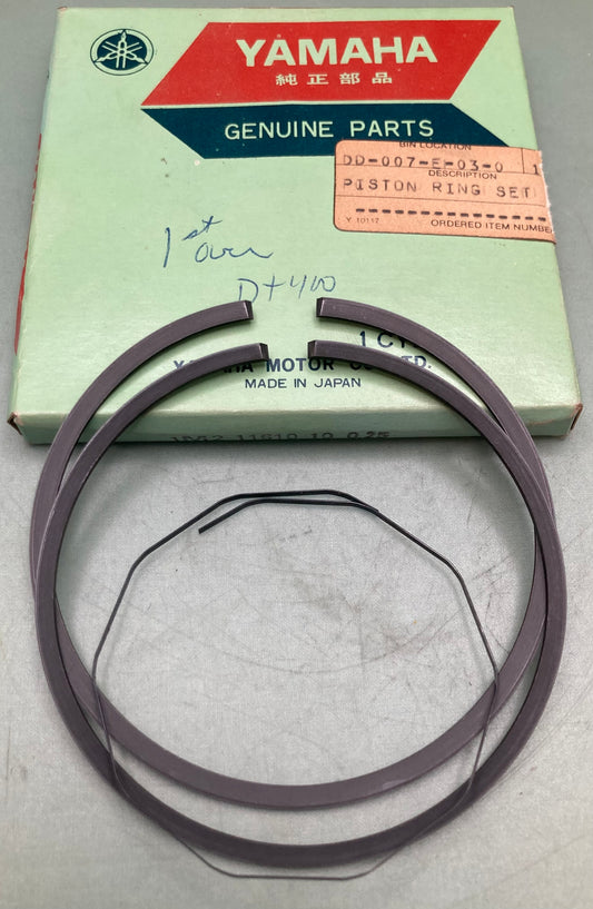 New Genuine Yamaha 1M2-11610-10 Piston Ring Set 0.25