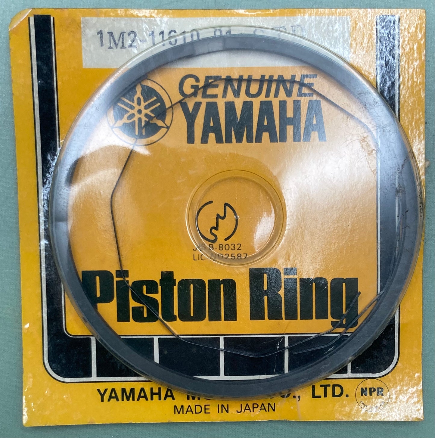 New Genuine Yamaha 1M2-11610-01 Piston Ring Set STD