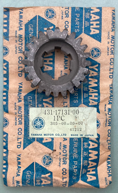 New Genuine Yamaha 431-17131-00 Gear, 3rd Pinion
