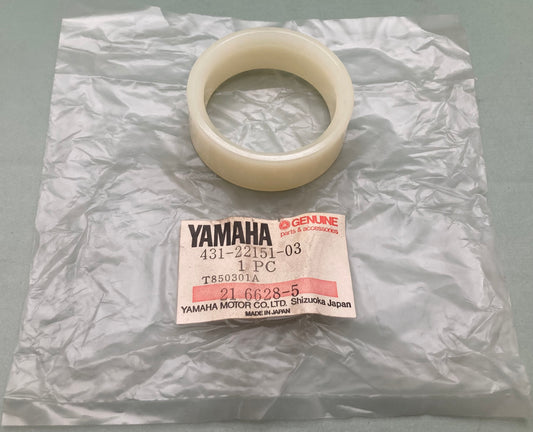 New Genuine Yamaha 431-22151-03 Seal, Guard