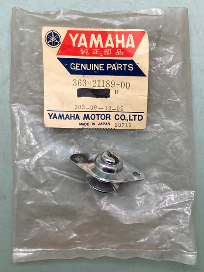 New Genuine Yamaha 363-21189-00 Fastner, Sign