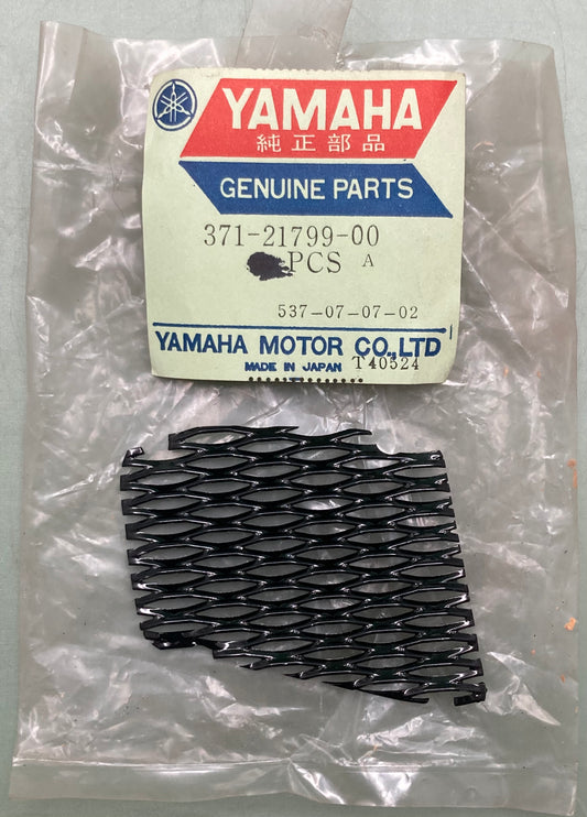 New Genuine Yamaha 371-21799-00 Net Side Cover R