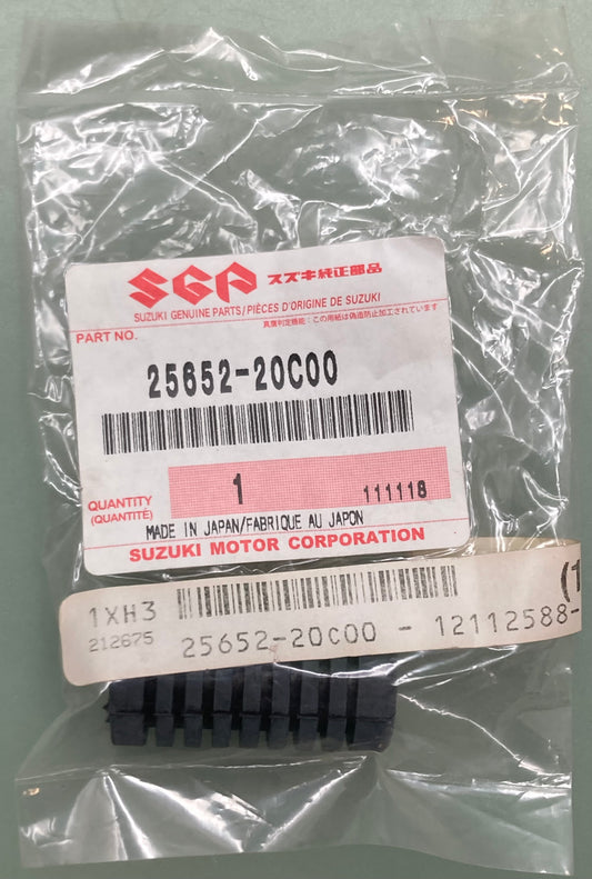 New Genuine Suzuki 25652-20C00 Rubber 25652-49000