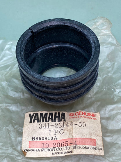 New Genuine Yamaha 341-23144-50 Seal, Dust