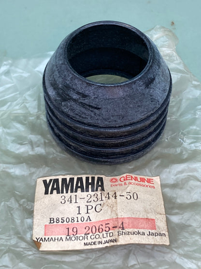 New Genuine Yamaha 341-23144-50 Seal, Dust
