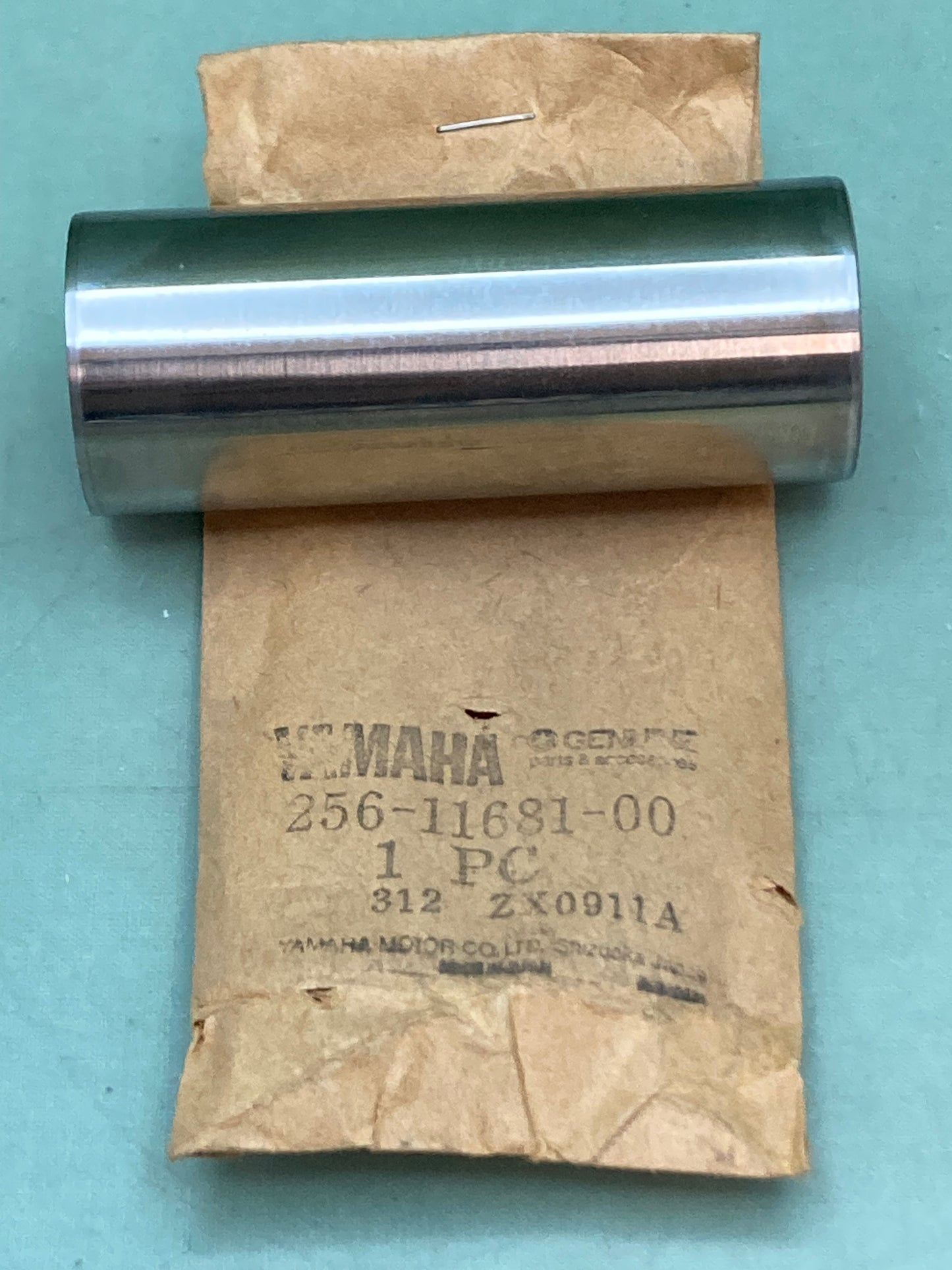 New Genuine Yamaha 256-11681-00 Pin, Crank, 1