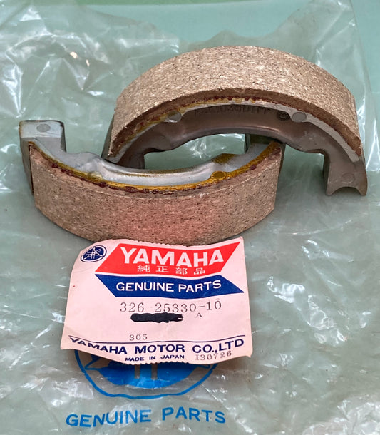 New Genuine Yamaha 326-25330-10 Front Brake Shoe set