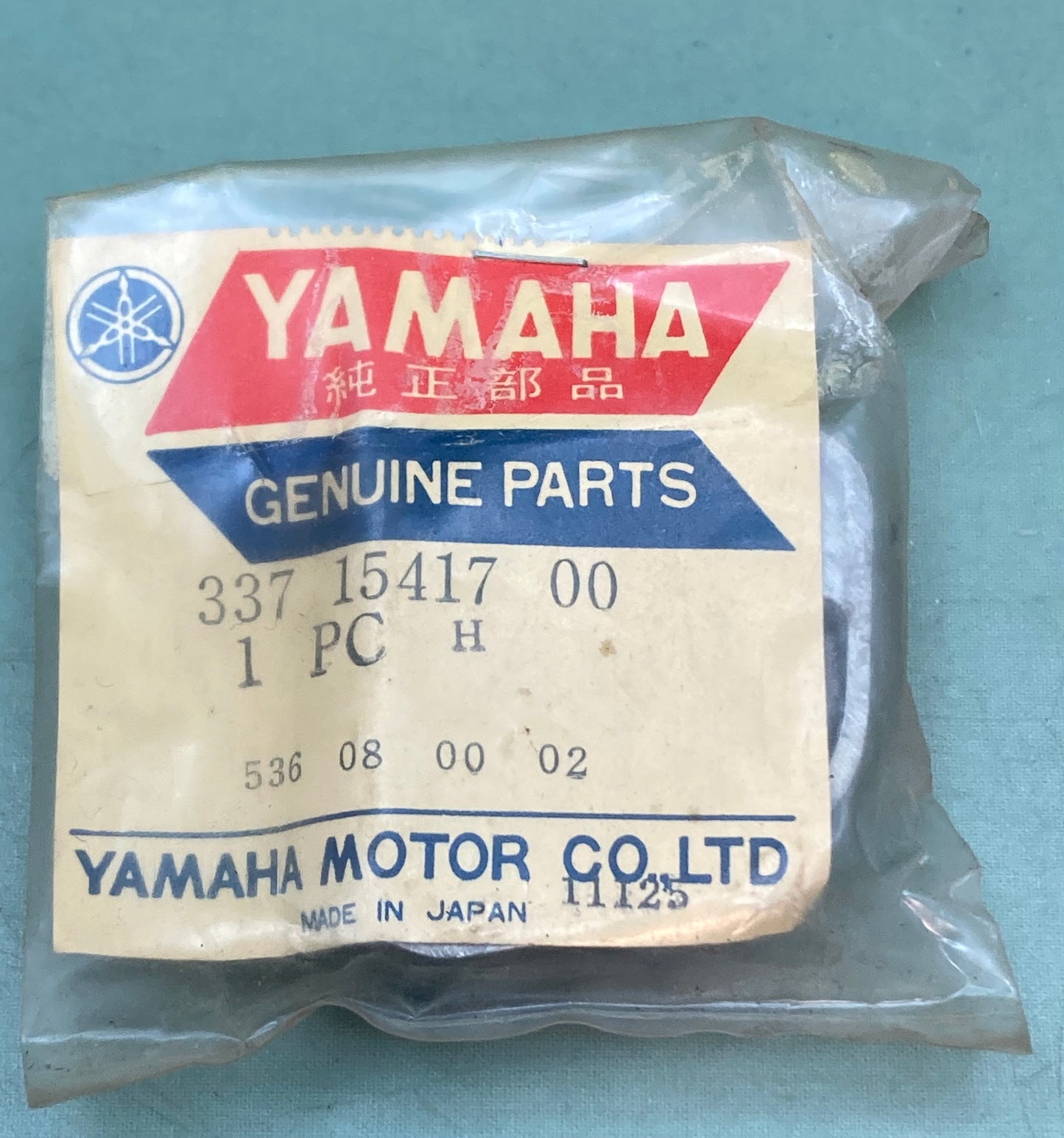 New Genuine Yamaha 337-15417-00 Cover, Cap