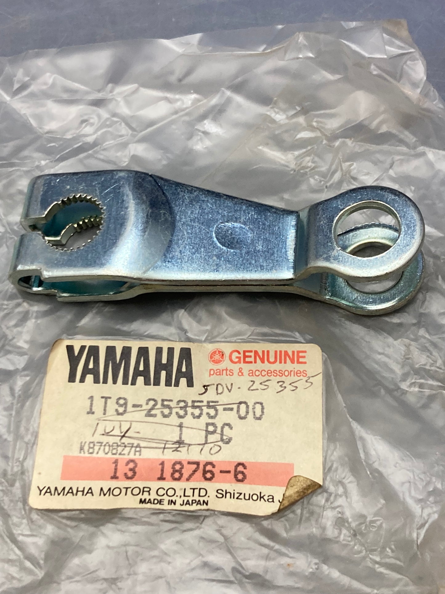 New Genuine Yamaha 1T9-25355-00 Lever, Camshaft