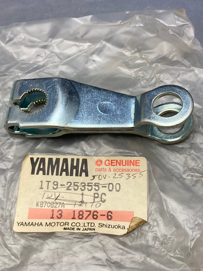 New Genuine Yamaha 1T9-25355-00 Lever, Camshaft