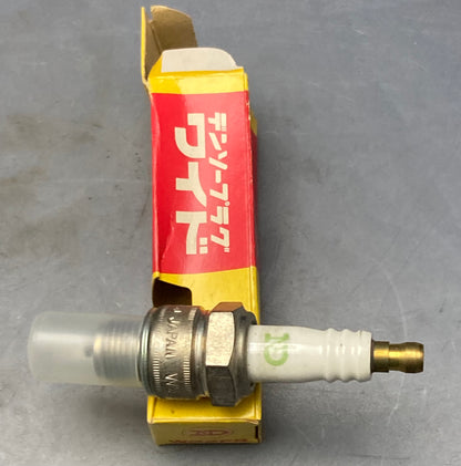 New Genuine Nippondenso W22FS Spark Plug