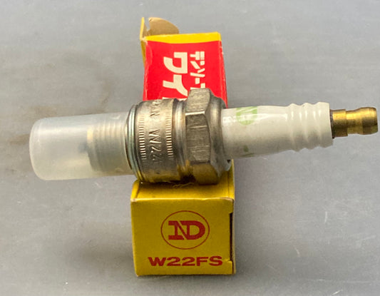 New Genuine Nippondenso W22FS Spark Plug