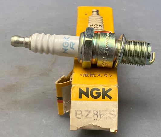 Qty 2 New Genuine NGK BZ8ES Spark Plug