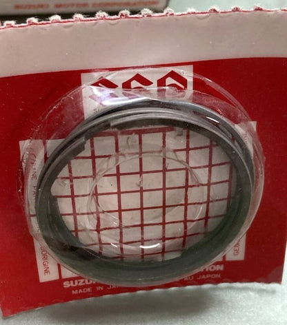 New Genuine Suzuki 12100-35611-050 Piston Set