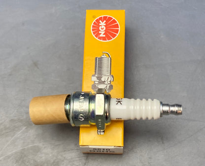 Qty 2 New Genuine NGK B8HS 5510 Spark Plug