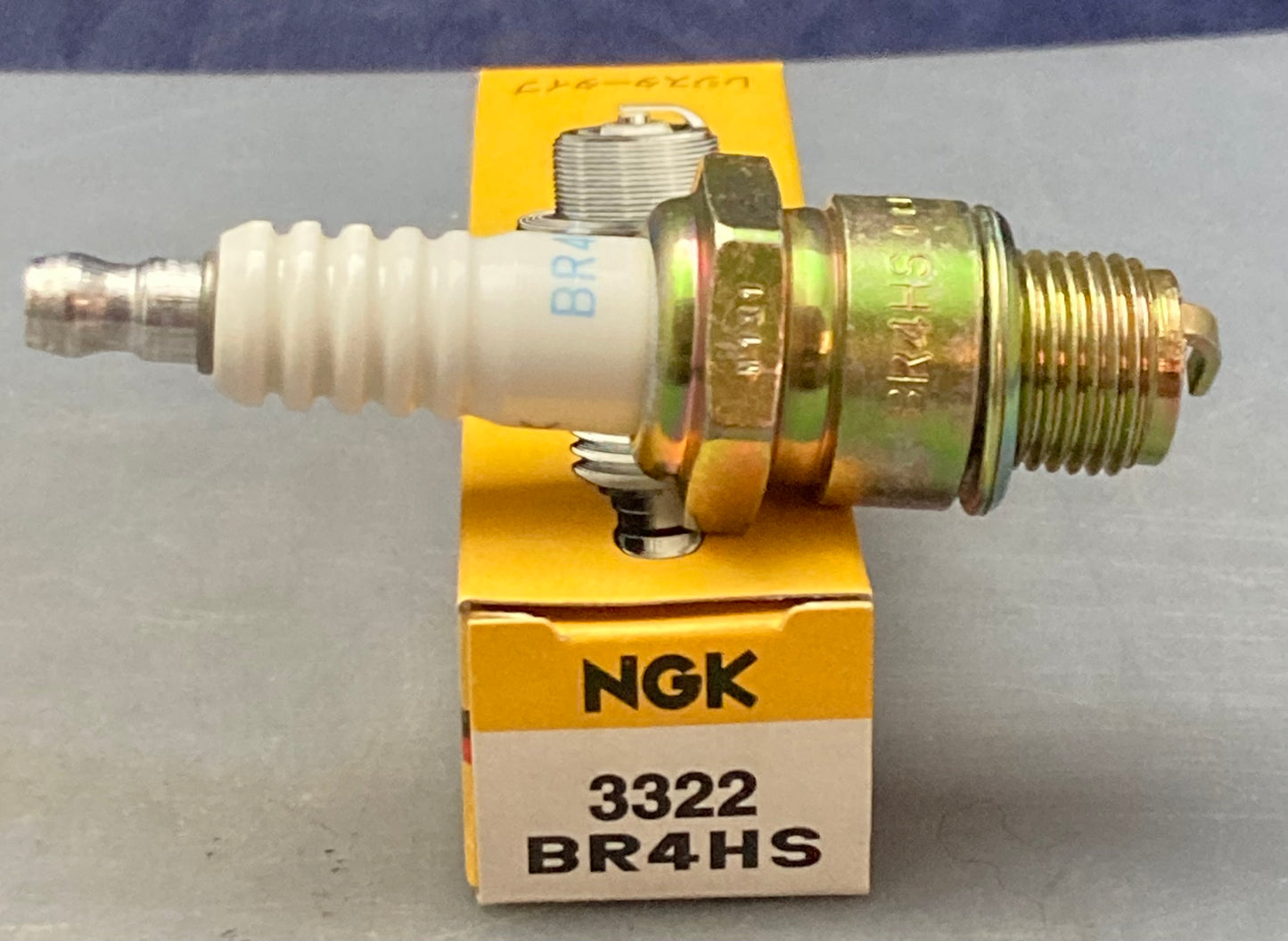 Qty 2 New Genuine NGK BR4HS 3322 Spark Plug