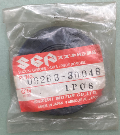 New Genuine Suzuki 09283-30048 Oil Seal 09283-30048 09283-30046
