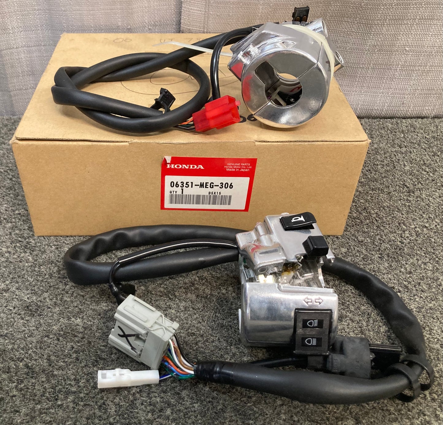 New Genuine Honda 06351-MEG-306 Handle Set, R/L SWCH