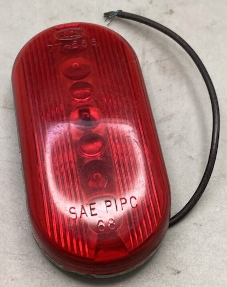 DZ 77-556 SAE PIPC 68 Red Light Assembly New Genuine