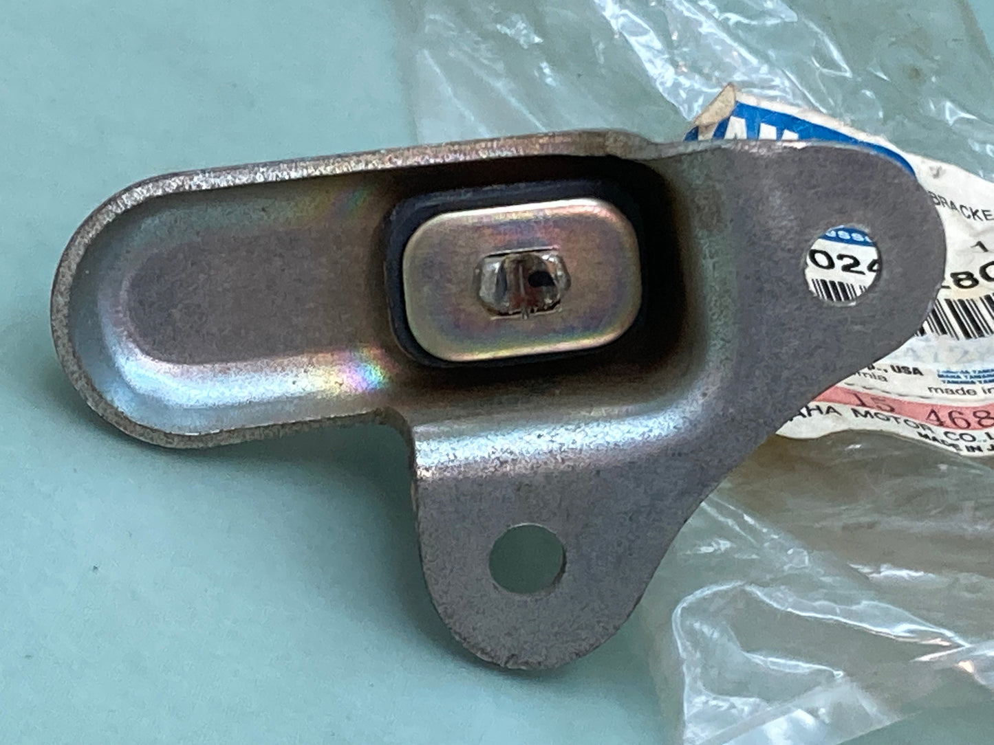 New Genuine Yamaha 2M0-24728-01 BRACKET, SEAT